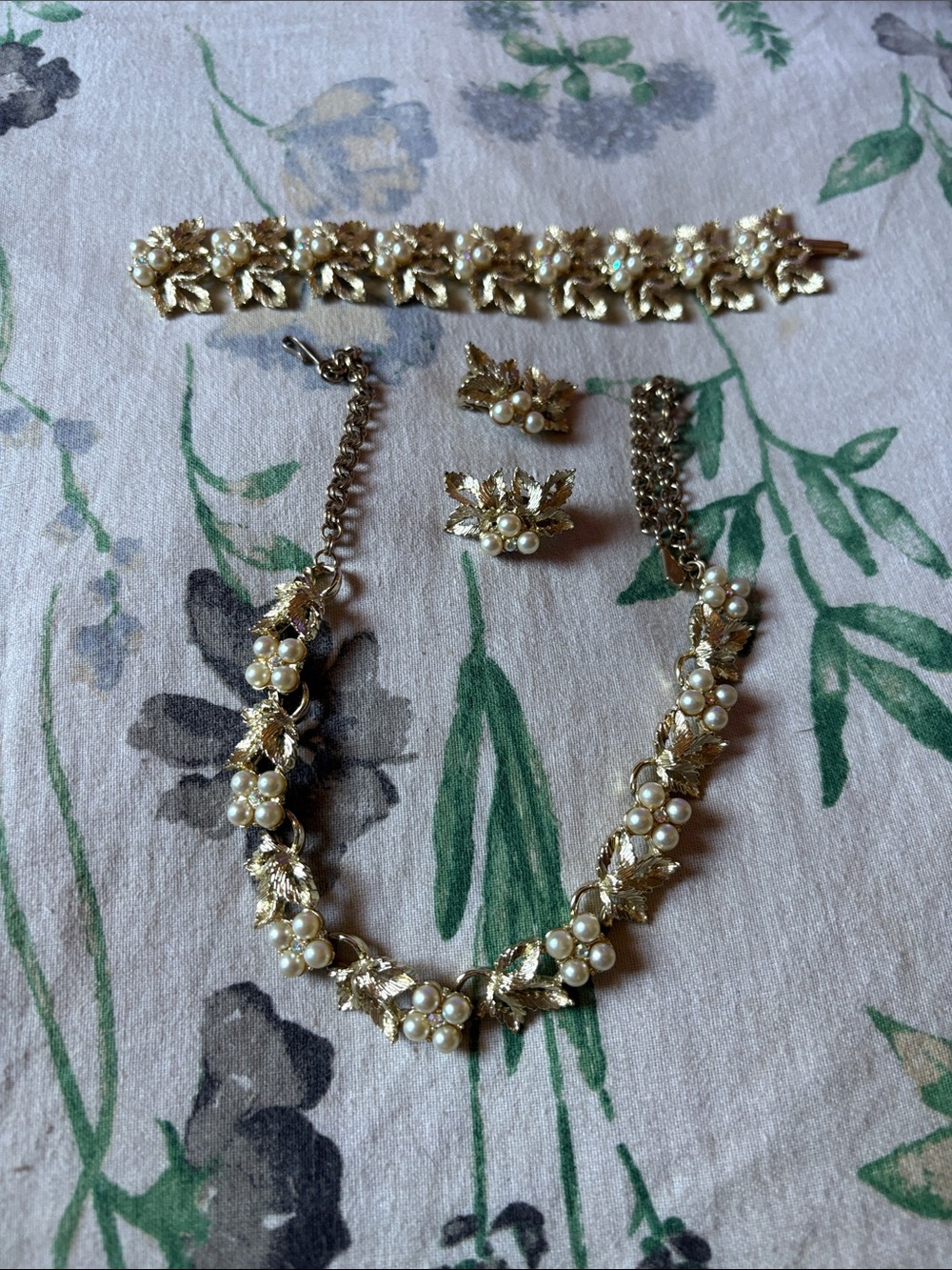 Judy Lee Gold-Tone Pearl Floral Necklace bracelet and Earring Set